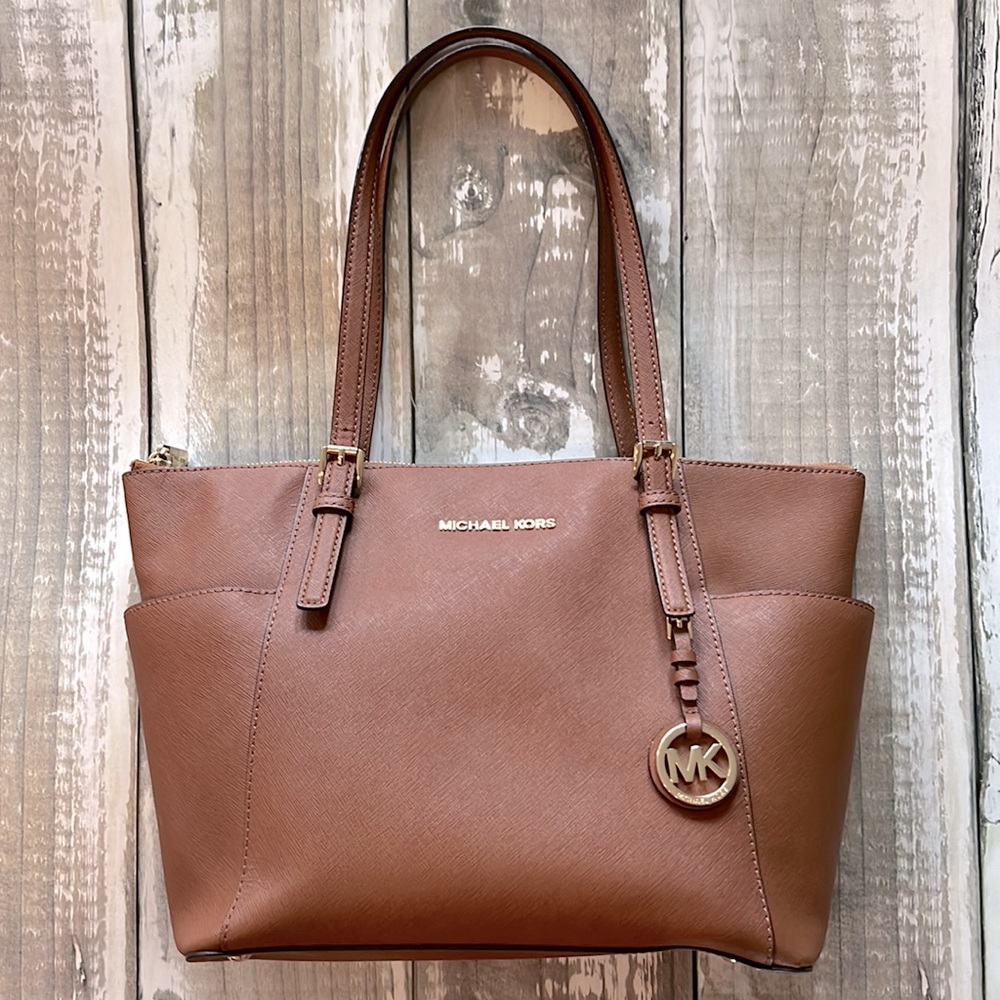 Michael Kors Jet Set Saffiano Leather Tote – Brown – MK Charm – Zip Top